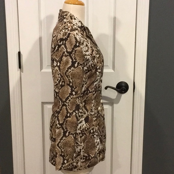 Chic Snakeskin Print Blazer - Picture 3 of 8